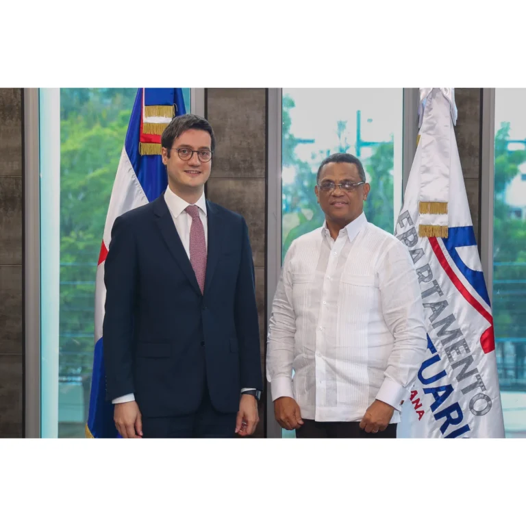 Mérido Torres recibe a la directiva de AERODOM para coordinar proyectos del Aeropuerto Las Américas