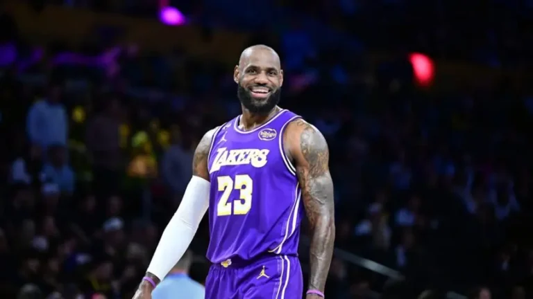 LeBron James debutará con los Sixers ante los Knicks en el inicio de la temporada NBA