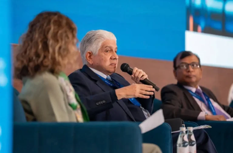 Eduardo Estrella expone ante representantes de más de 17 países la inversión dominicana en obras para fortalecer la conectividad