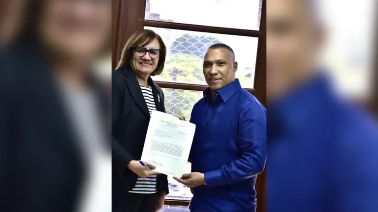Diputado Juan Carlos Echavarría deposita proyecto para exigir sirenas de alerta temprana en instituciones con concentración de personas