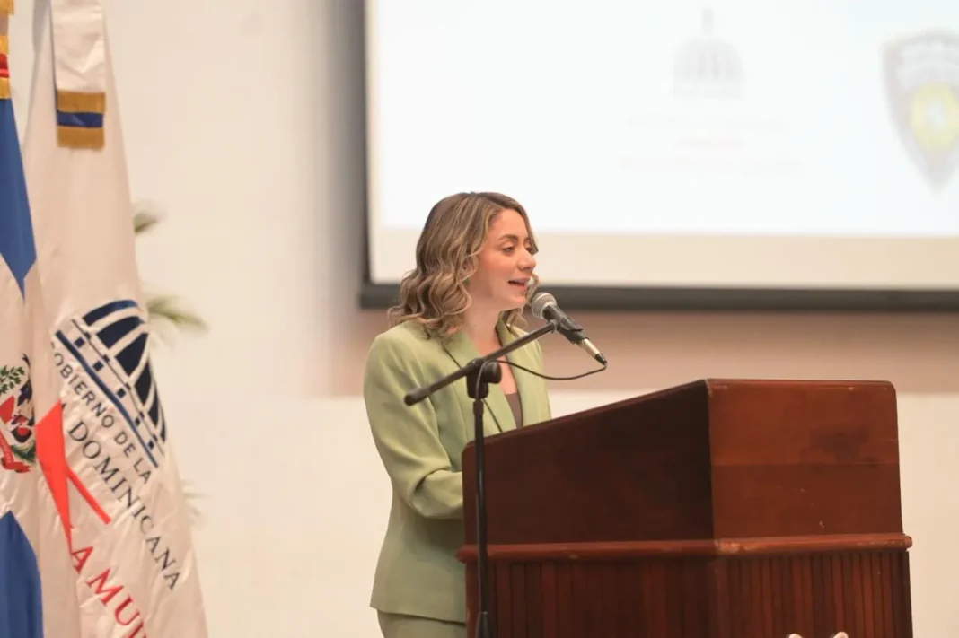 La ministra Gloria Reyes destacó la importancia de escuchar a los agentes policiales, por su presencia en todo el territorio nacional y su contacto permanente con las comunidades.