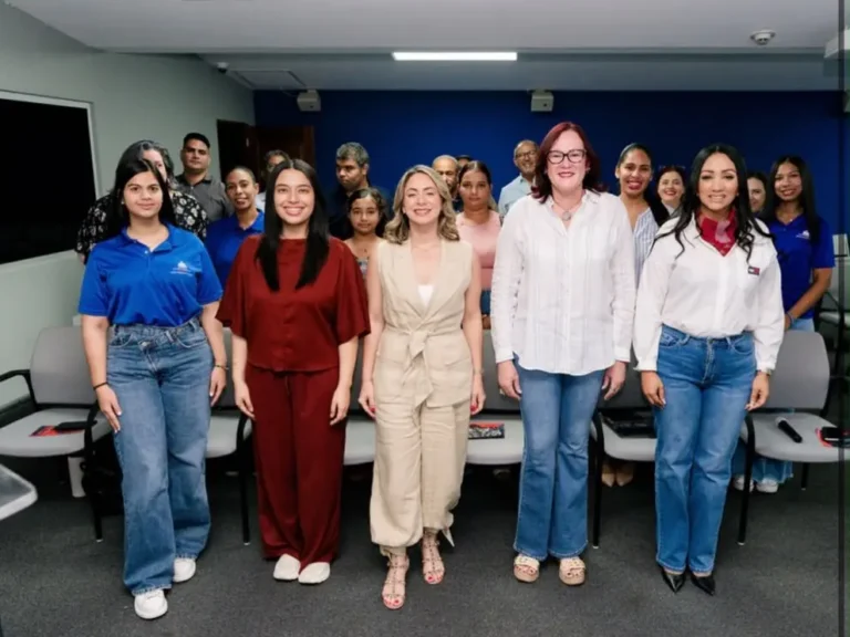 Gloria Reyes participa en cinefórum sobre violencia contra las mujeres junto a Janet Camilo