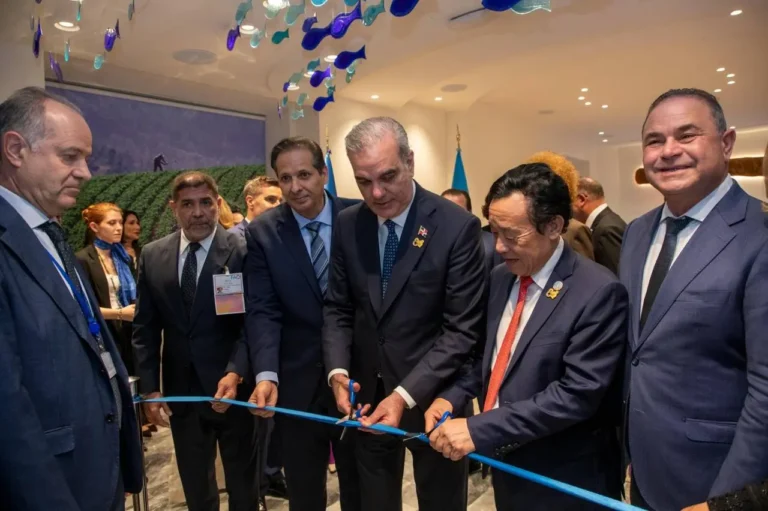 Luis Abinader inaugura el Salón República Dominicana durante visita oficial a Italia