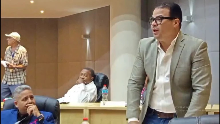 Bloque de regidores de la fuerza del pueblo rechaza aprobación de rd$150 millones de ingresos extraordinarios por falta de transparencia.
