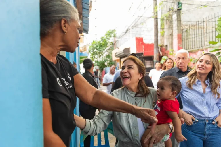 Carolina Mejía lleva su proyecto presidencial a La Yuca del Naco