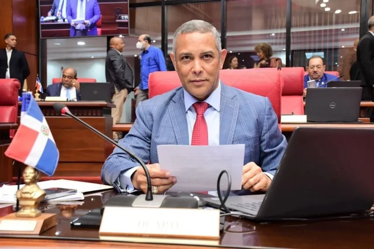 Senador Franklin Romero aboga por aprobar ley que proteja a los productores nacionales de arroz